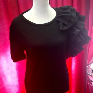 Black T-shirt with ruffled shoulder
